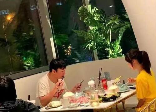 王思聪新女朋友吃瓜视频,网红女友吃瓜视频引发热议