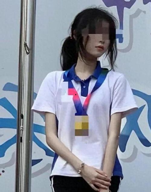 逃离闺蜜吃瓜视频在线观看,逃离现场，在线观看全程回顾