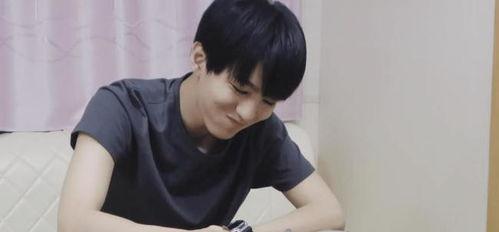 王俊凯用漏勺吃瓜视频,用漏勺吃瓜，趣味横生引网友热议