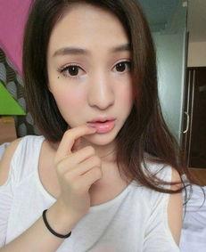 河北校花吃瓜事件视频,校园生活瞬间走红网络